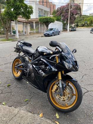 TRIUMPH DAYTONA 675 TRIUMPH DAYTONA 675
